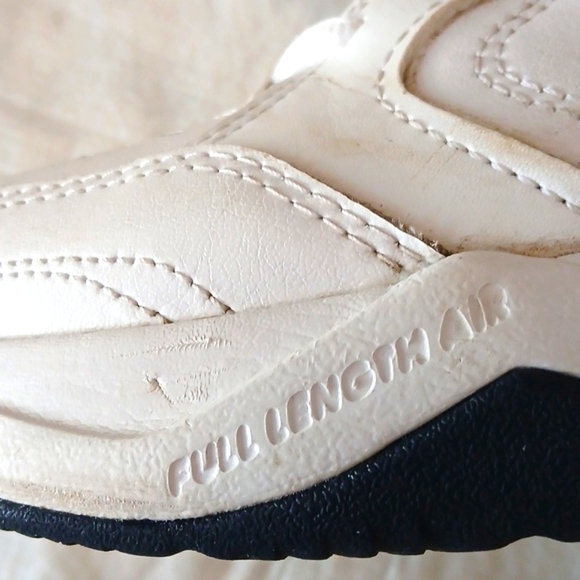 Nike Air Monarch IV, White/Metallic Silver, 9.5 - Picture 9 of 10